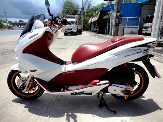 ขาย PCX150 ขาว-แดง ของแต่งเพียบ วิ่ง 7,xxx โล รถ 6 เดือน ราคาถูก