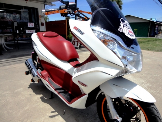 ขาย PCX150 ขาว-แดง ของแต่งเพียบ วิ่ง 7,xxx โล รถ 6 เดือน ราคาถูก