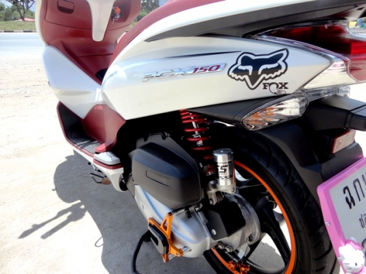 ขาย PCX150 ขาว-แดง ของแต่งเพียบ วิ่ง 7,xxx โล รถ 6 เดือน ราคาถูก