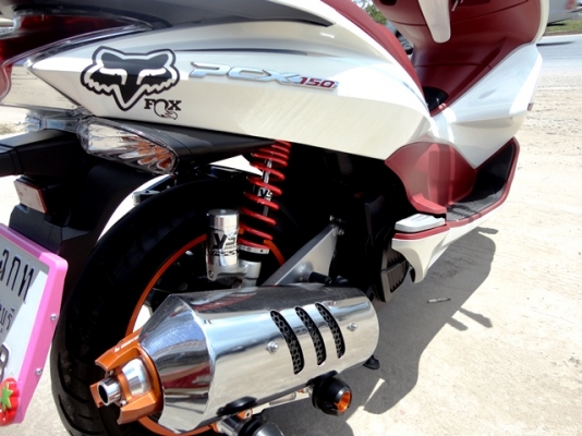 ขาย PCX150 ขาว-แดง ของแต่งเพียบ วิ่ง 7,xxx โล รถ 6 เดือน ราคาถูก