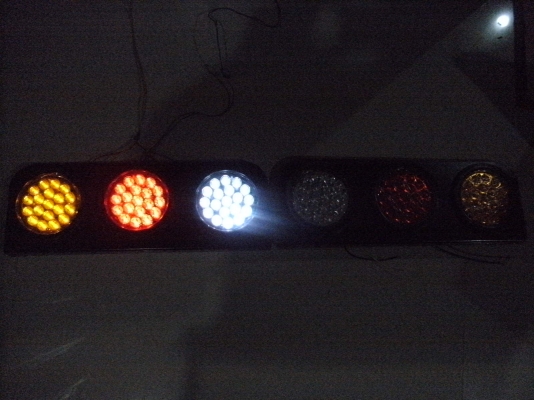 ชุดไฟท้ายหลอดLED,24Vขนาด45*16*5 (R+Lขายคู่ละ1000บาท)