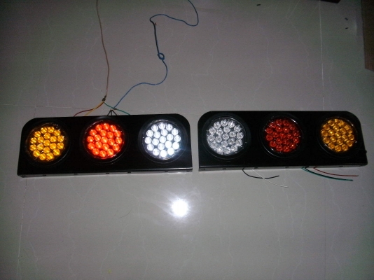 ชุดไฟท้ายหลอดLED,24Vขนาด45*16*5 (R+Lขายคู่ละ1000บาท)