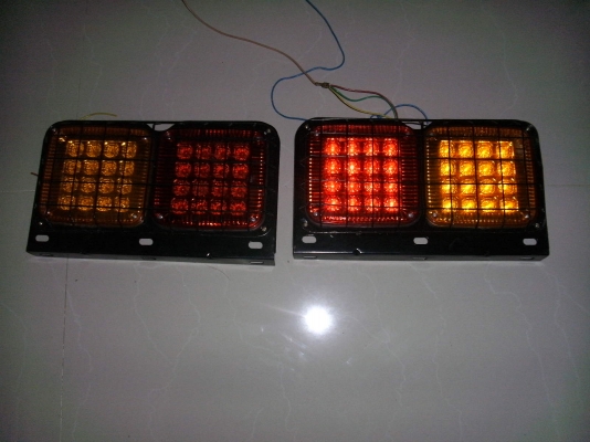 ชุดไฟท้ายหลอดLED,24Vขนาด34.5*20*5 (R+Lขายคู่ละ700บาท)