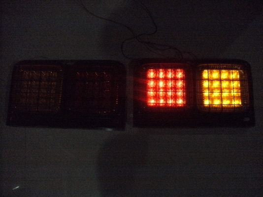 ชุดไฟท้ายหลอดLED,24Vขนาด34.5*20*5 (R+Lขายคู่ละ700บาท)