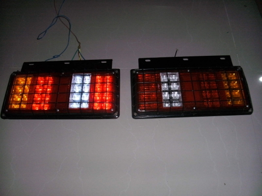 ชุดไฟท้ายหลอดLED,24Vขนาด34*18.8*5 (R+Lขายคู่ละ1000บาท)