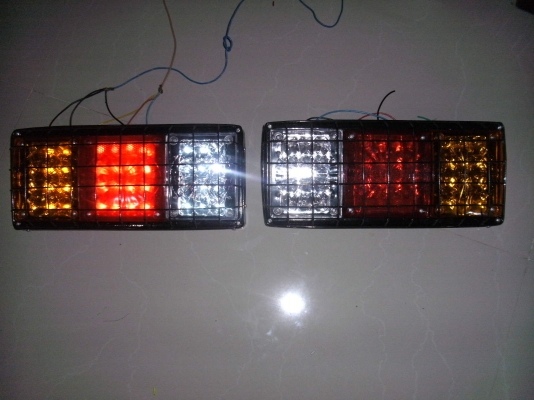 ชุดไฟท้ายหลอดLED,24Vขนาด34*15*5 (R+Lขายคู่ละ1000บาท)