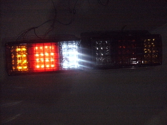 ชุดไฟท้ายหลอดLED,24Vขนาด34*15*5 (R+Lขายคู่ละ1000บาท)