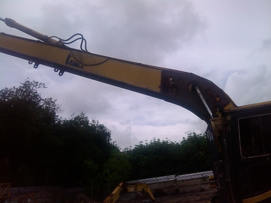 ขายด่วนบูมอาร์มยาวcat320v2 บูมอาร์มนอกแท้ๆ มีป่ะนิดหน่อยครับ