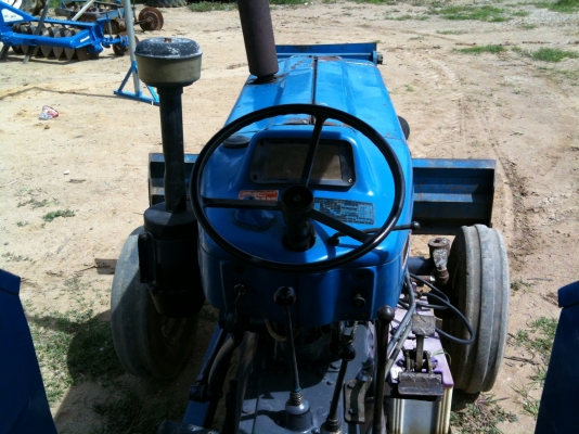 ขายรถไถ FORD 6600 เครื่อง T3 รถไม่มีทะเบียนครับ