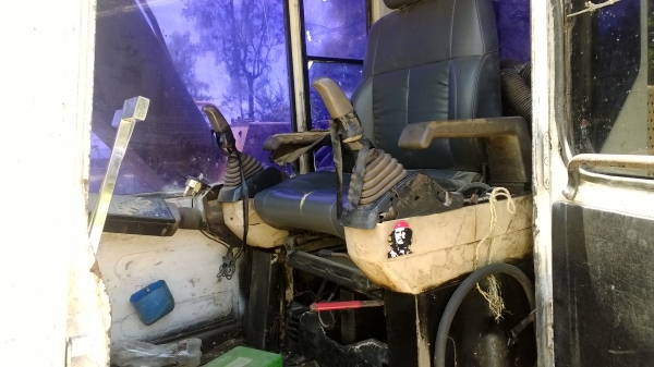 PC120-5 คอนโทนสั้น สภาพใช้ได้ รถใช้งานอยู่ แอร์มี.... PC120-5 คอนโทนสั้น สภาพใช้ได้ รถใช้งานอยู่ แอร์มี....