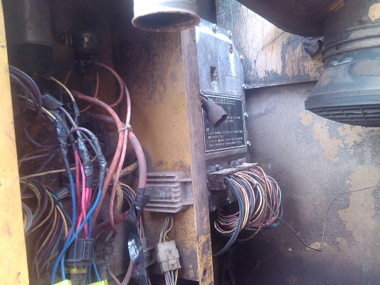 ขายด่วนหัวเก๋ง cat 320v2 สภาพพร้อมใช้งาน มีกล่องไฟด้วยครับ