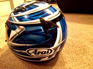 ขายหมวกกันน๊อค arai - shoei 14 ใบ  สินค้าจะมาถึงภายใน7-10วัน ท่านใดสนใจ กรุณามัดจำไว้ล่วงหน้า 2000 บาทครับ ราคาดังกล่าวรวมค่าส่งแบบลงทะเบียนให้แล้ว สนใจติดต่อ  0863882913