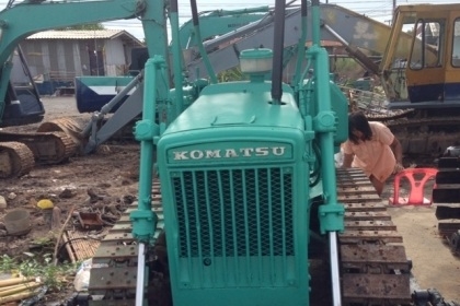 ขายแทร็กเตอร์ตีนไก่D2-3 สภาพดี รถพร้อมใช้งาน ใบเต็ม ไม่กินน้ำมันเครื่อง