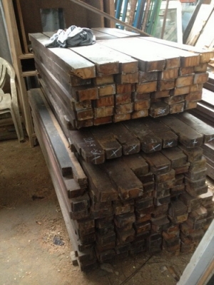 ไม้ตะเคียน 2*4เป็นไม้ตะเคียนทองครับ  ขนาด 2*4 นิ้ว  สวยๆครับ  ความยาว 1.20-1.30 เมตร  ขายท่อนละ 110  ครับ   ความยาว 1.70 - 1.80 เมตร ท่อนละ  130 บาท  ครับ  ไม้เก่าสวยๆครับไม้ชุดนี้  มีประมาณ  1200  ท่อนครับ