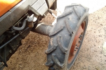 KUBOTA L2808 - 2 เพลา ใช้งาน 3,000 ชม. อุปกรณ์มีให้พร้อม มีโรตารี่ หน้ากว้าง 1.50 เมตร และผานพรวนดิน 5 สภาพดีพร้อมใช้งานได้เลย เครื่องแน่นแรงดี ภายนอกบอดี้รถสวยเดิมๆ ระบบไฮดรอลิกส์ของเหลวไม่มีแตกเยิ้ม ช่วงล่างยางสภาพดี 4 เส้นประมาณ 70\% พร้อมใช้งาน เอกสารท KUBOTA L2808 - 2 เพลา ใช้งาน 3,000 ชม. อุปกรณ์มีให้พร้อม มีโรตารี่ หน้ากว้าง 1.50 เมตร และผานพรวนดิน 5 สภาพดีพร้อมใช้งานได้เลย เครื่องแน่นแรงดี ภายนอกบอดี้รถสวยเดิมๆ ระบบไฮดรอลิกส์ของเหลวไม่มีแตกเยิ้ม ช่วงล่างยางสภาพดี 4 เส้นประมาณ 70\% พร้อมใช้งาน เอกสารท
