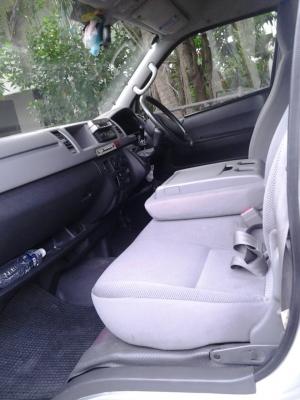 ขายรถตู้ Toyota Commuter ปี2005 เครื่อง 2500 (D4D) ขายรถตู้ Toyota Commuter ปี2005 เครื่อง 2500 (D4D)