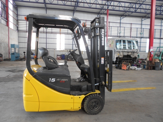 Komatsu รุ่น  FB 15-12 ขนาด 1.5 ตัน ไฟฟ้า เกียร์  ออโต้ เสา 3 เมตร 4,900 ชม. ปี 2007 ราคา 380,000 บาท