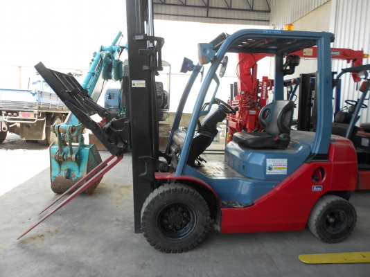 TOYOTA รุ่น FD25-8 ขนาด 2.5 ตัน เชื้อเพลิง ดีเซล งาเทได้  เกียร์  ธรรมดา  เสา 3 เมตร 2,100 ชม. ปี 2007  ราคา  420,000 บาท