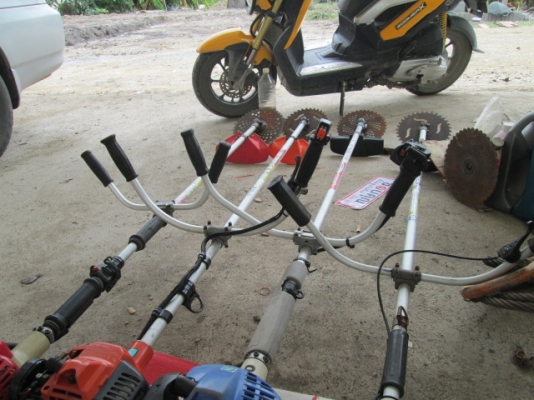 เครื่องตัดหญ้าสะพายบ่า