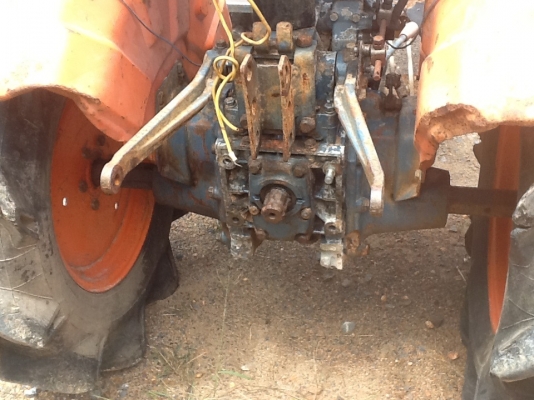 คูโบต้า B7000 4 WD 2 เพลา เข้าร่องอ้อยได้ครับ สภาพเดิมๆ ใช้งานได้ปรกติ