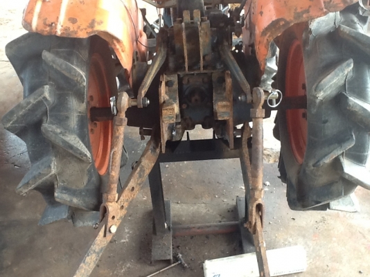 คูโบต้า B7000 4 WD 2 เพลา เข้าร่องอ้อยได้ครับ สภาพเดิมๆ ใช้งานได้ปรกติ