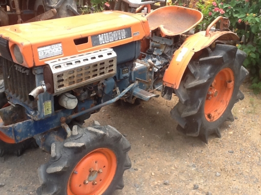 คูโบต้า B7000 4 WD 2 เพลา เข้าร่องอ้อยได้ครับ สภาพเดิมๆ ใช้งานได้ปรกติ