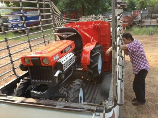 คูโบต้า B7000 4 WD 2 เพลา เข้าร่องอ้อยได้ครับ สภาพเดิมๆ ใช้งานได้ปรกติ