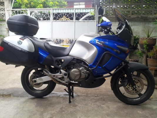 ขาย varadero 1000 ปี 2000 ทะเบียนแท้ กทม. เลขสวย อุปกรณ์ครบ ชิวแต่ง ท่อแต่ง กันล้ม กระเป๋า 3 ใบ