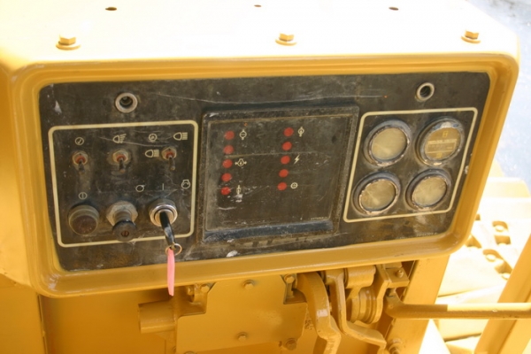 ขาย แทรคเตอร์ CATERPILLAR D4H series III ตีนเป็ด กิ๊กๆ 1,300,000 TEL : 087-0339334 (อ็อฟ) ขาย แทรคเตอร์ CATERPILLAR D4H series III ตีนเป็ด กิ๊กๆ 1,300,000 TEL : 087-0339334 (อ็อฟ)