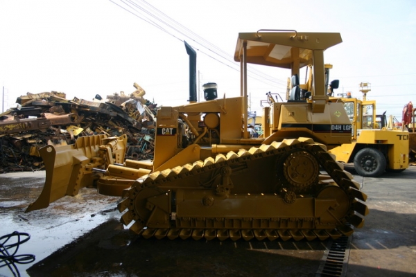 ขาย แทรคเตอร์ CATERPILLAR D4H series III ตีนเป็ด  กิ๊กๆ 1,300,000 TEL : 087-0339334 (อ็อฟ)