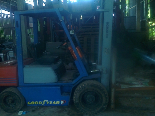 ขายรถฟอร์คลิฟต์ komatsu ยกได้ 3 ตัน สูง 5 เมตร และเครื่อง GARDNER 6สูบ 200 แรง