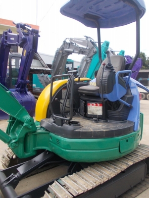 ขายรถแม็คโคร KOMATSU PC 27MR-1 ขายรถแม็คโคร KOMATSU PC 27MR-1