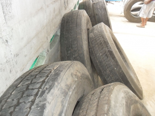 ยาง MICHELIN 11R 22.5 เลเดียล ปี09 สวยๆ เส้นละ 2300 บาท