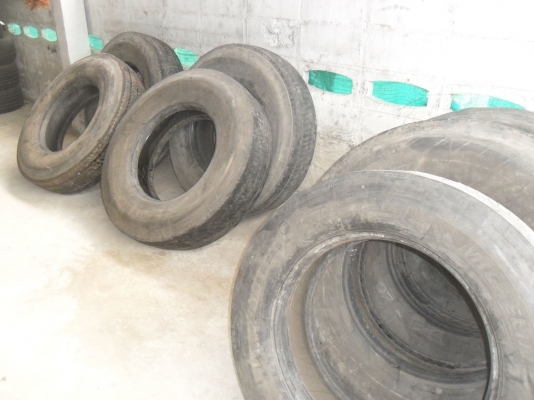 ยาง MICHELIN 11R 22.5 เลเดียล ปี09 สวยๆ เส้นละ 2300 บาท