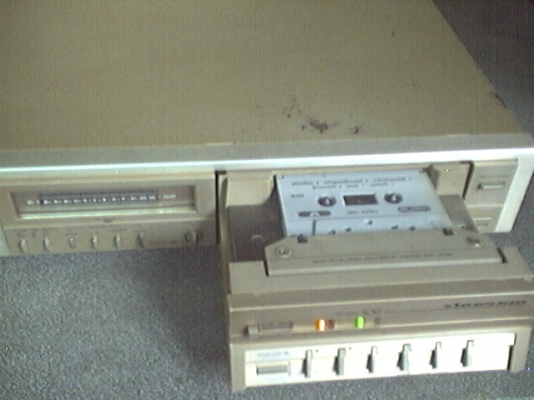 ขายเครื่องเสียงบ้านแยกชิ้นอินทริเกตแอมป์+วิทยุ+เทป แยกขายครับ