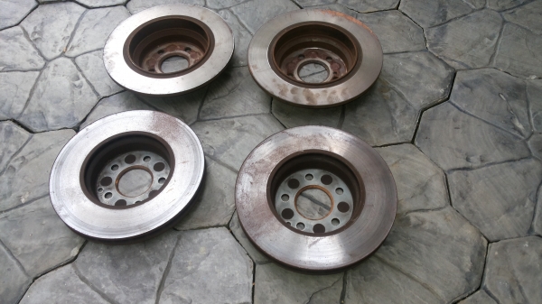 อะไหล่  Benz  E200  ดิสเบรค และ ตัววัดเกย์น้ำมันไฟฟ้า