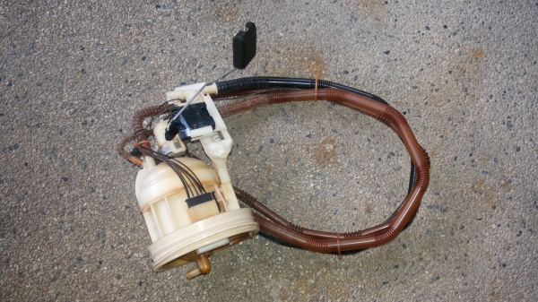 อะไหล่  Benz  E200  ดิสเบรค และ ตัววัดเกย์น้ำมันไฟฟ้า