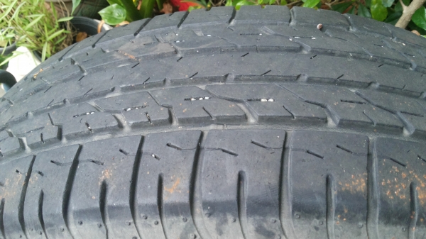 ยาง บริจสโตน 195/65R 15 มี สองเส้น กลาง ปี11