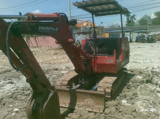 รถแบ็คโฮ พีซี 30 รุ่น 3 Ivafuji เครื่อง Isusu  ปั้ม เท่า 40 ขายเพียง  155000 บาิท