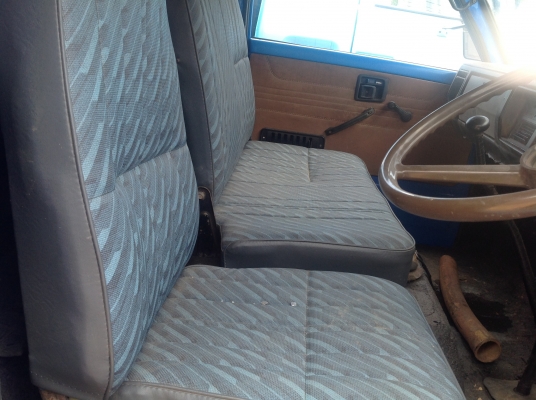 หกล้อ หลังคาโดยสาร หกล้อ หลังคาโดยสาร