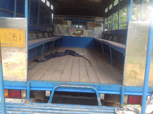 หกล้อ หลังคาโดยสาร หกล้อ หลังคาโดยสาร