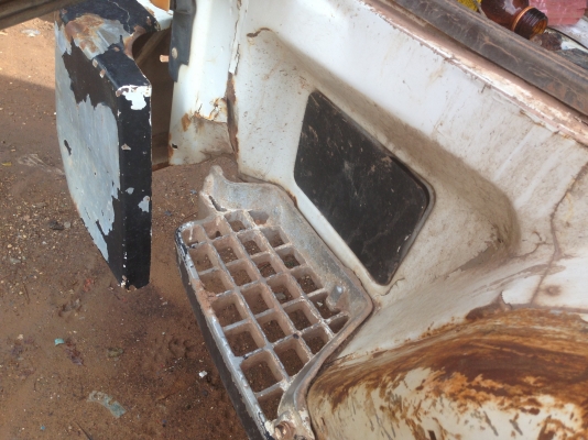 MITSUBISHI FUSO FN527 - 195 HP 6D16 MA 20970 รถสิบล้อ 2 เพลา บรรทุกถังน้ำ 8,000 ลิตร ช่วงล่างคัชซีสวยเดิมๆมากครับ เครื่องแน่นแรงดี หัวเก๋งสภาพดีภายในเก๋งคอนโซลสวยครบ พวงมาลัยเพาเวอร์ ระบบเบรคทริ๊ปฟี้ครบครัน ยางสภาพดี 10 เส้นประมาณ 70\% พร้อมใช้งาน เอกสารทะ MITSUBISHI FUSO FN527 - 195 HP 6D16 MA 20970 รถสิบล้อ 2 เพลา บรรทุกถังน้ำ 8,000 ลิตร ช่วงล่างคัชซีสวยเดิมๆมากครับ เครื่องแน่นแรงดี หัวเก๋งสภาพดีภายในเก๋งคอนโซลสวยครบ พวงมาลัยเพาเวอร์ ระบบเบรคทริ๊ปฟี้ครบครัน ยางสภาพดี 10 เส้นประมาณ 70\% พร้อมใช้งาน เอกสารทะ