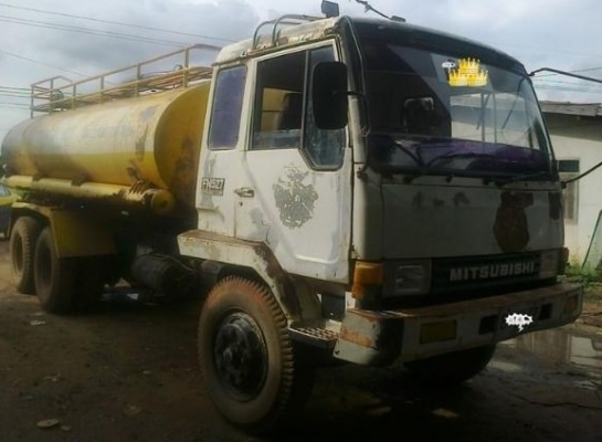 MITSUBISHI FUSO FN527 - 195 HP 6D16 MA 20970 รถสิบล้อ 2 เพลา บรรทุกถังน้ำ 8,000 ลิตร ช่วงล่างคัชซีสวยเดิมๆมากครับ เครื่องแน่นแรงดี หัวเก๋งสภาพดีภายในเก๋งคอนโซลสวยครบ พวงมาลัยเพาเวอร์ ระบบเบรคทริ๊ปฟี้ครบครัน ยางสภาพดี 10 เส้นประมาณ 70\% พร้อมใช้งาน เอกสารทะ MITSUBISHI FUSO FN527 - 195 HP 6D16 MA 20970 รถสิบล้อ 2 เพลา บรรทุกถังน้ำ 8,000 ลิตร ช่วงล่างคัชซีสวยเดิมๆมากครับ เครื่องแน่นแรงดี หัวเก๋งสภาพดีภายในเก๋งคอนโซลสวยครบ พวงมาลัยเพาเวอร์ ระบบเบรคทริ๊ปฟี้ครบครัน ยางสภาพดี 10 เส้นประมาณ 70\% พร้อมใช้งาน เอกสารทะ