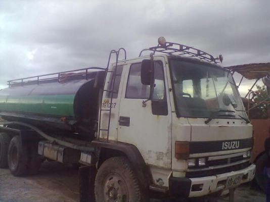 รถบรรทุกน้ำISUZUร็อคกี้ 210แรง2เพลาเกียร์ธรรมดาคัสซีจัมโบ้....