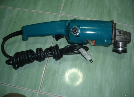 เครื่องเจียรไฟฟ้ามากิต้า รุ่น 9006B ขนาด 150 mm.(6") มอเตอร์ 1020W