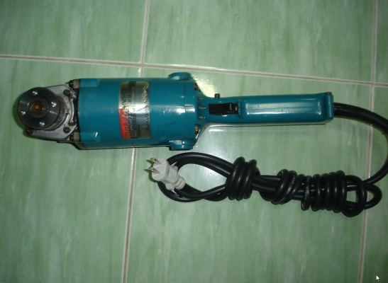 เครื่องเจียรไฟฟ้ามากิต้า รุ่น 9006B ขนาด 150 mm.(6") มอเตอร์ 1020W