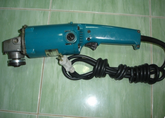 เครื่องเจียรไฟฟ้ามากิต้า รุ่น 9006B ขนาด 150 mm.(6") มอเตอร์ 1020W