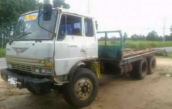 HINO F17 - 168 HP EH700 รถหางปลาสิบล้อ 2 เพลา ใช้ลาก PC-200 ได้เลยครับ เครื่องแห้งแรงดีไม่มีเยิ้ม ภายในเก๋งคอนโซลครบพร้อม พวงมาลัยเพาเวอร์ ระบบเบรคทริ๊ปฟี้ครบครัน ท้ายลาดสภาพดีไม่มีบิดเบี้ยวพร้อมใช้งาน ยางสภาพดี 10 เส้นประมาณ 70\% พร้อมลากพร้อมบรรทุกได้เลย