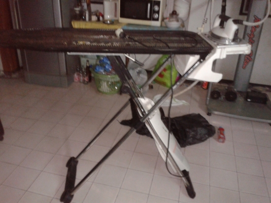 เตารีดไอน้ำ LAURASTAR เสียไม่รู้เป็นไรตามสภาพ 1800