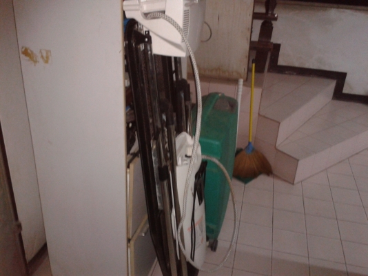 เตารีดไอน้ำ LAURASTAR เสียไม่รู้เป็นไรตามสภาพ 1800